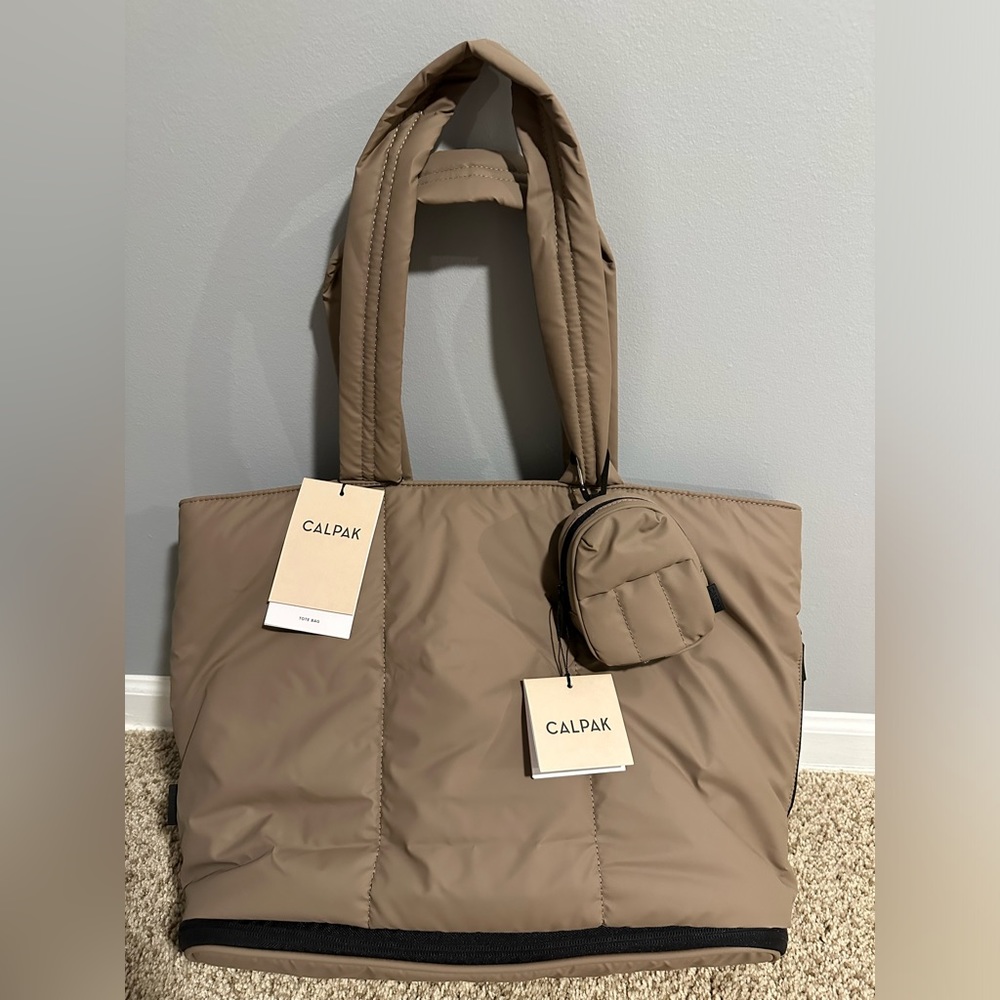 BNWT Calpak Luka Expandable Laptop Tote and Key Pouch